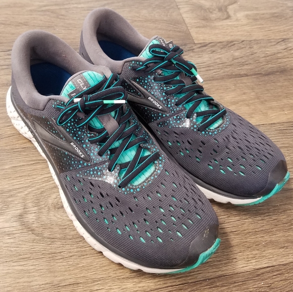 brooks dna sneakers
